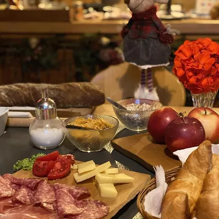 Ustria Crusch Alva *