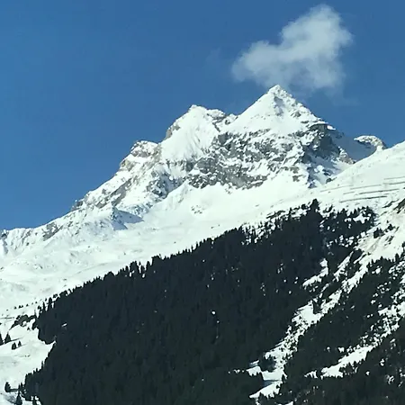 Ustria Crusch Alva *