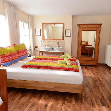 Ustria Crusch Alva *