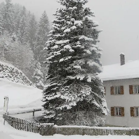 Ustria Crusch Alva *