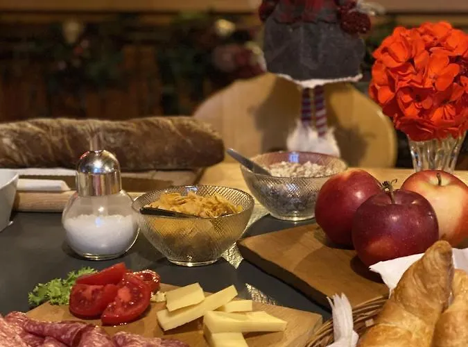 Ustria Crusch Alva *