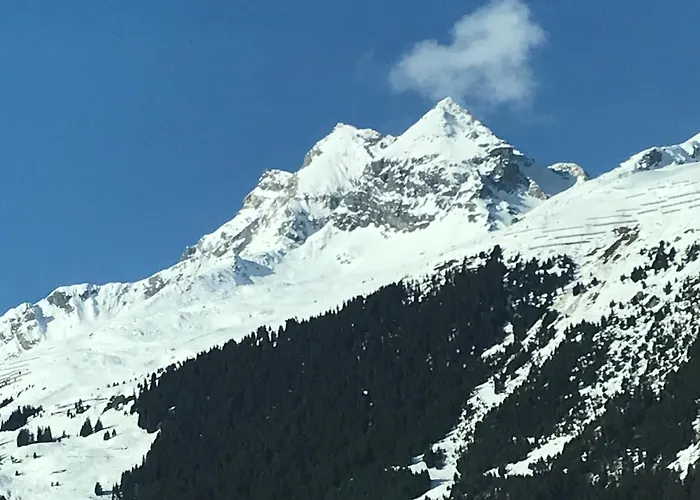 Ustria Crusch Alva *